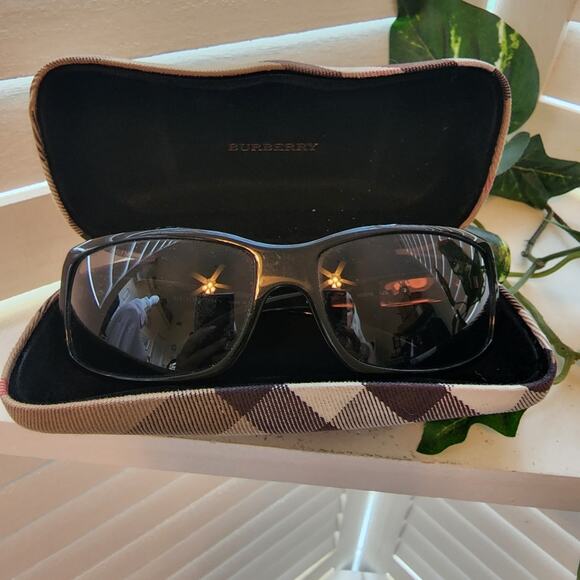 BURBERRY BLACK SUNGLASSES - Picture 1 of 10